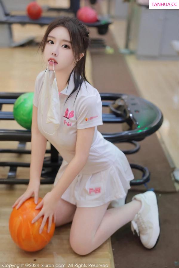   [XiuRen]高清写真图 2024.02.20 No.8118 小薯条nienie 丝袜美腿第4张图片